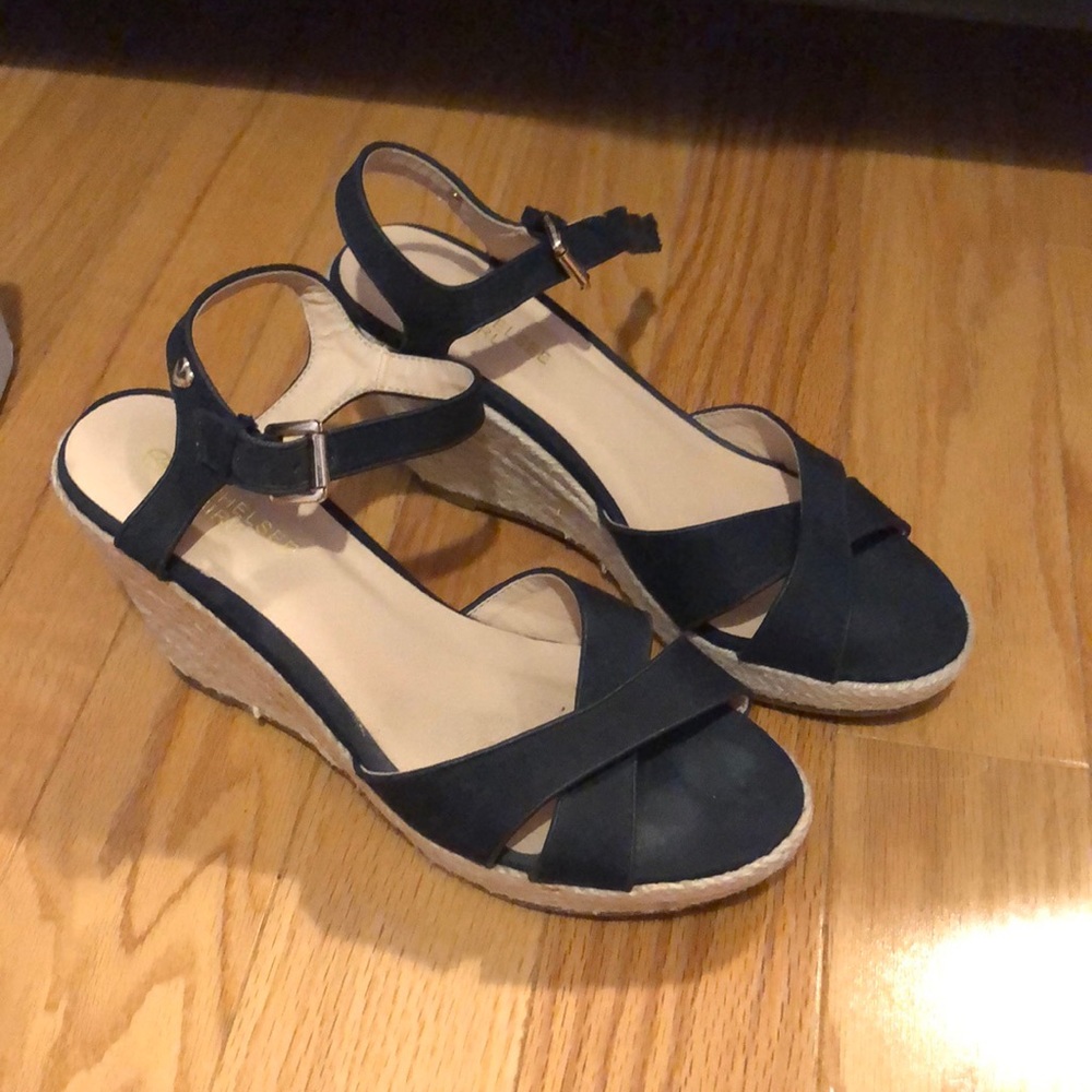 Sandals 2/15$ 3/20$ 4/25$ 5/30$...